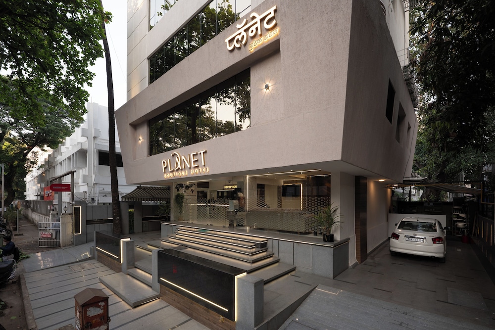 Oyo Premium 091 Vile Parle East 4/50