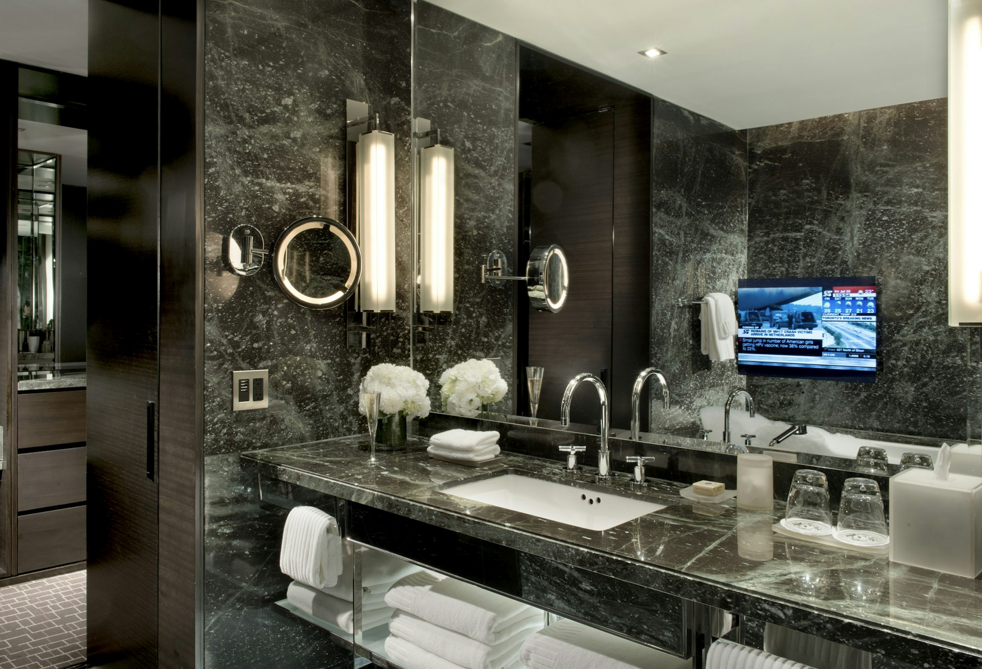 LUXURY, 2 QUEEN BEDS
