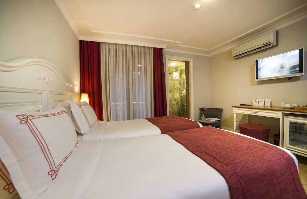 ECONOMY, DOUBLE OR TWIN BED