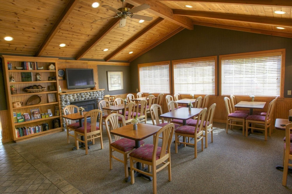 Poulsbo Inn Suites 20/25