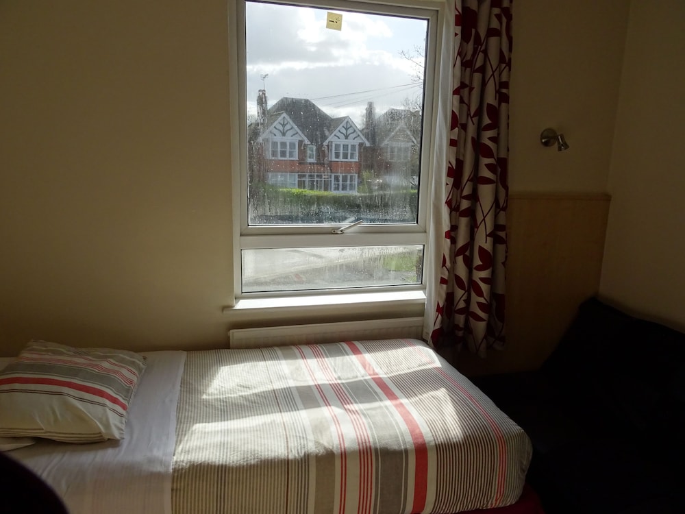 Gatwick Whitehouse Hotel 32/63
