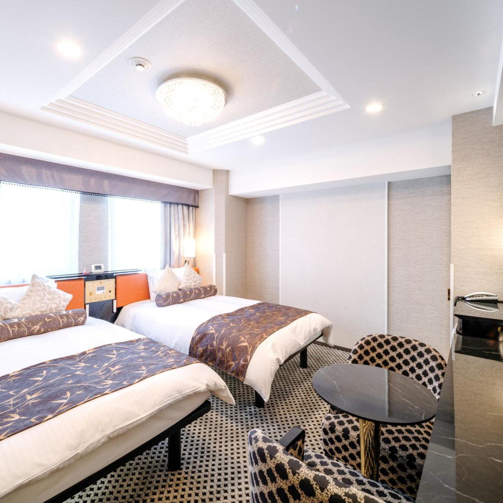 DELUXE, TWIN BEDS