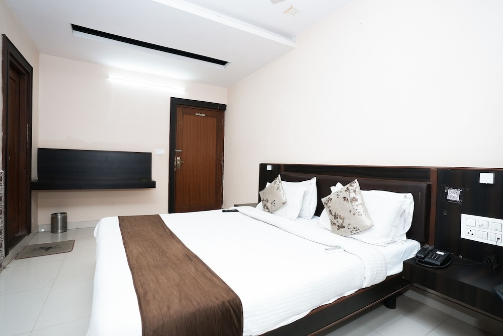 DELUXE, DOUBLE BED