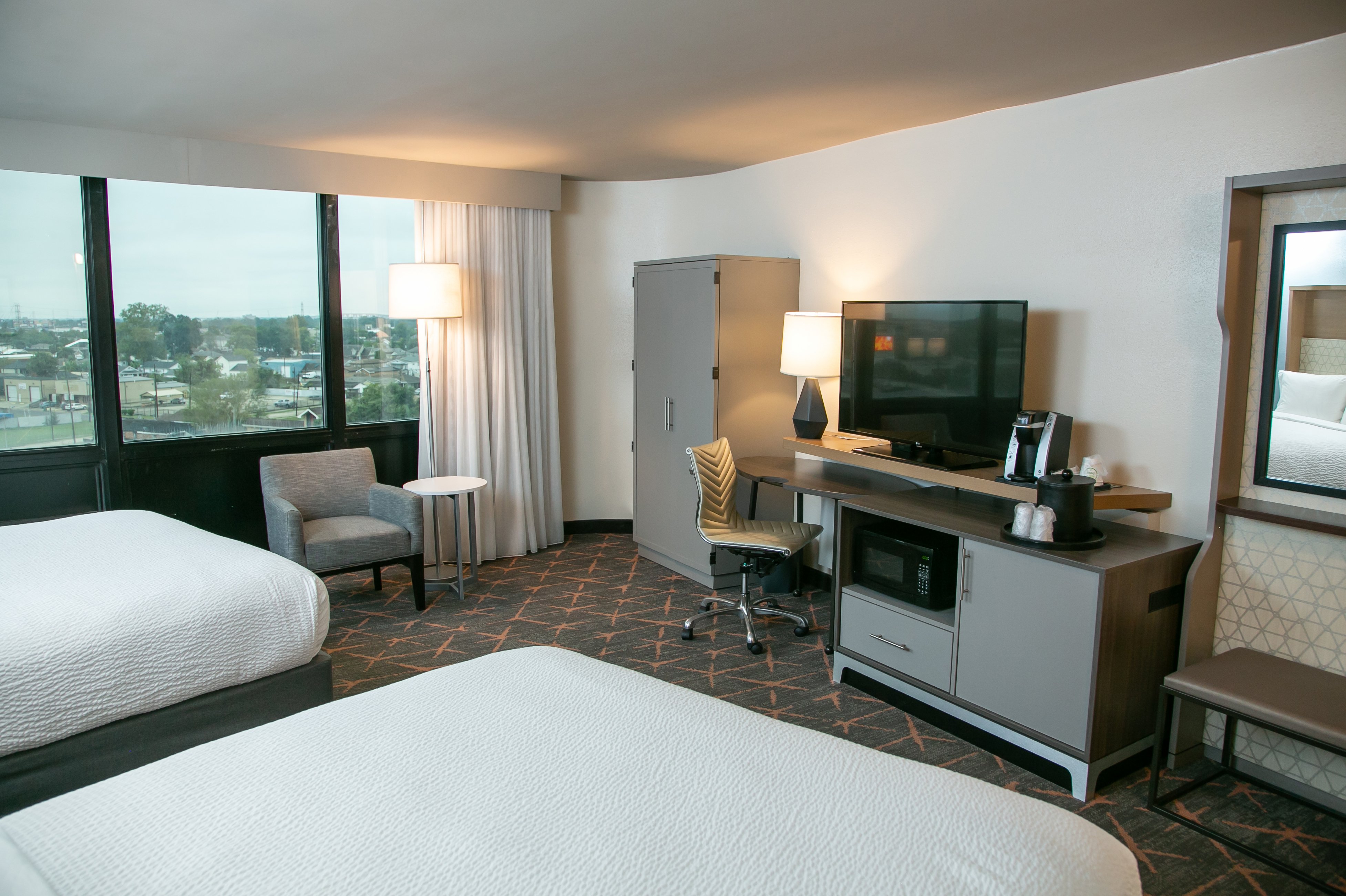 Holiday Inn New Orleans West Bank Tower 26/79