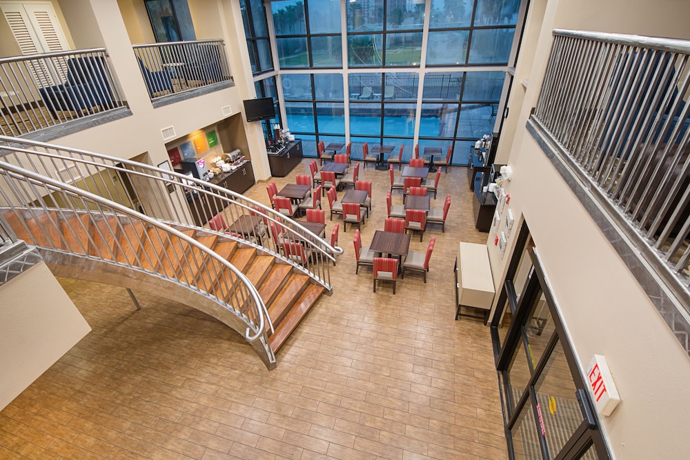 Comfort Suites Beachside 34/44