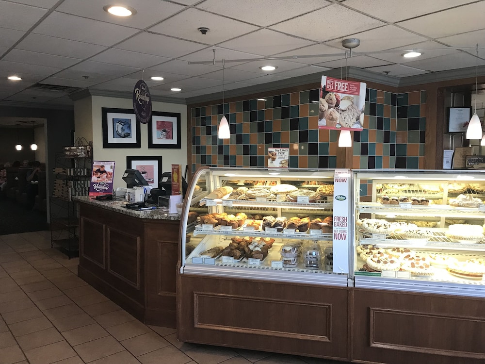 Clarion Inn & Suites Cortland - University Area 22/30