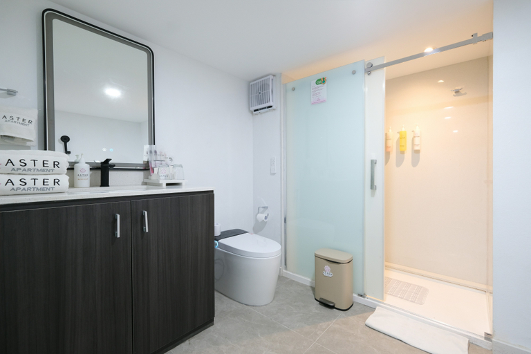 3 Bedrooms, Suite, Aster Apartment Bali 2/3