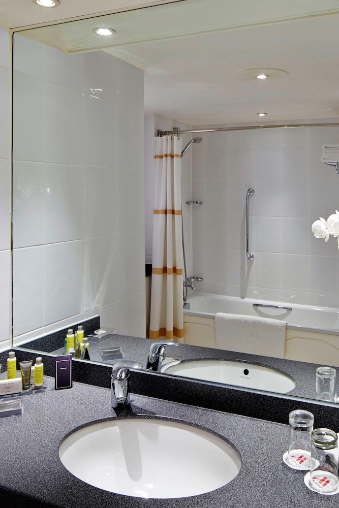 Delta Hotels by Marriott Newcastle Gateshead 7/39