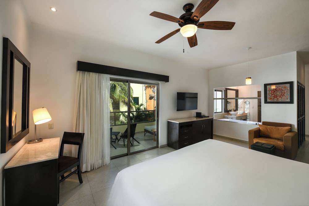 1 Bedroom, Royal, Retreat, Studio, King Bed