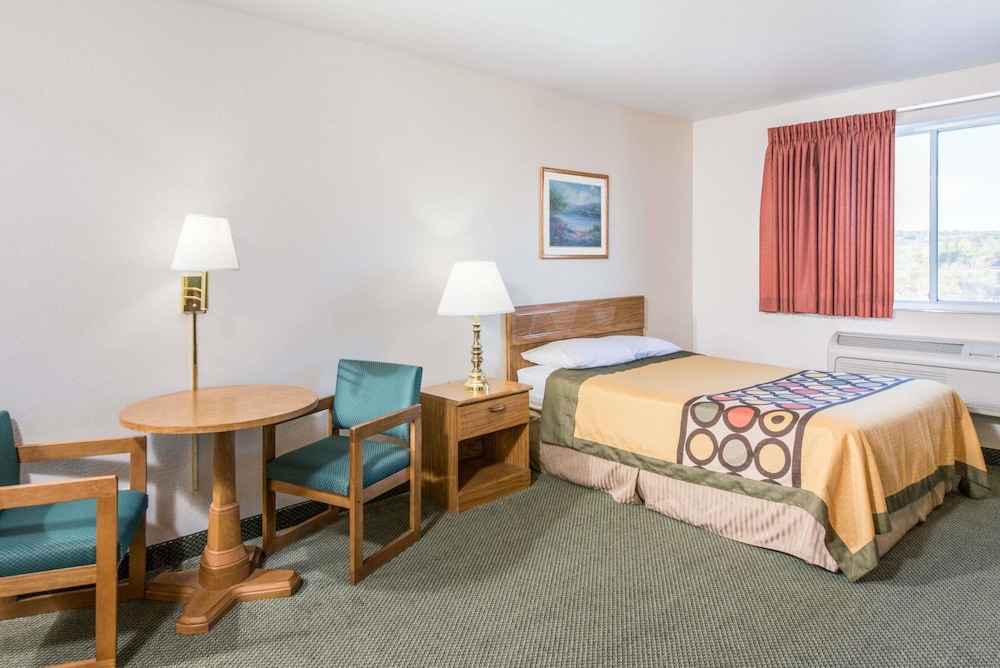 Super 8 by Wyndham West Middlesex/Sharon Area 12/42