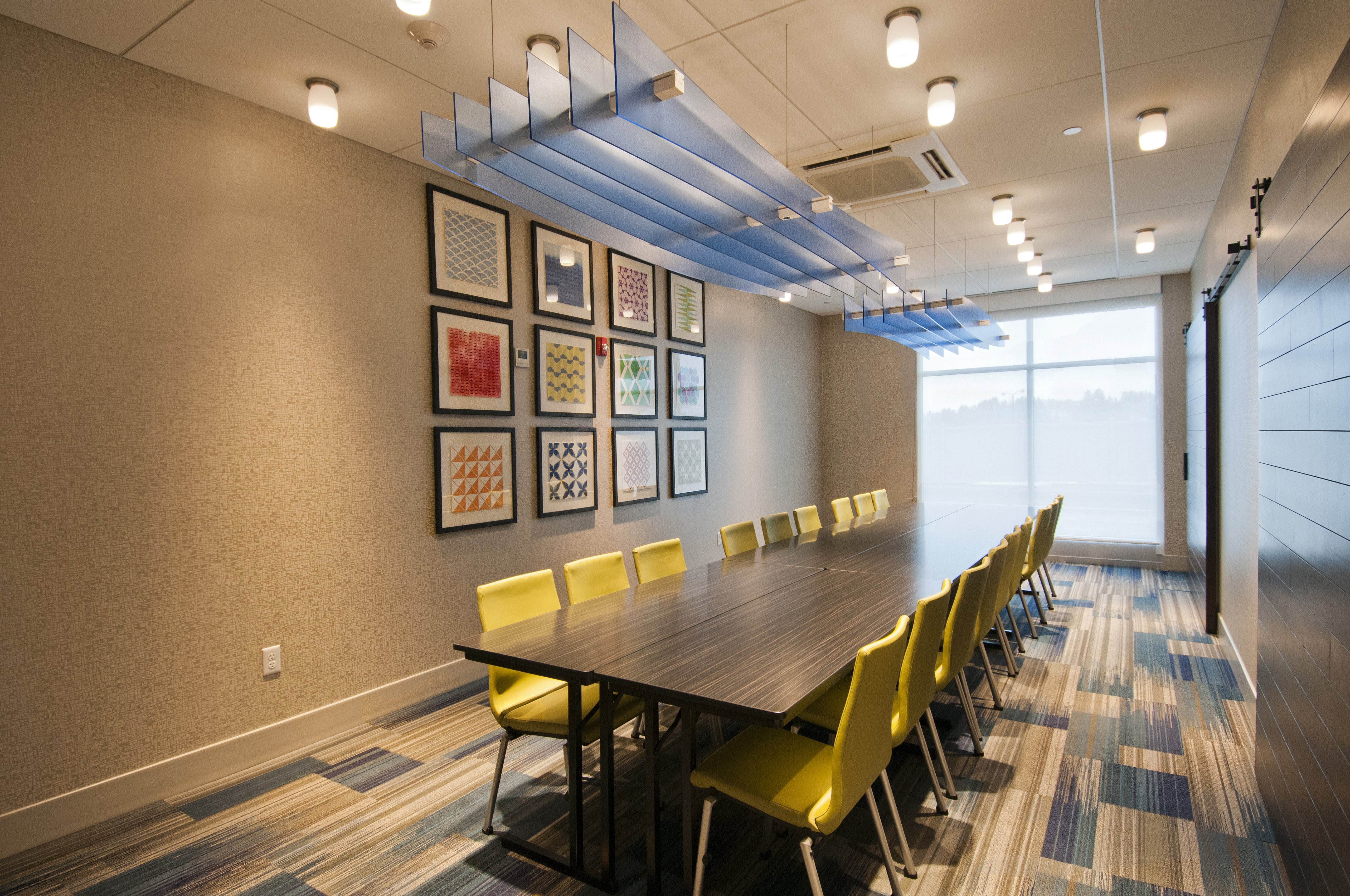 Holiday Inn Express & Suites Johnstown 32/60