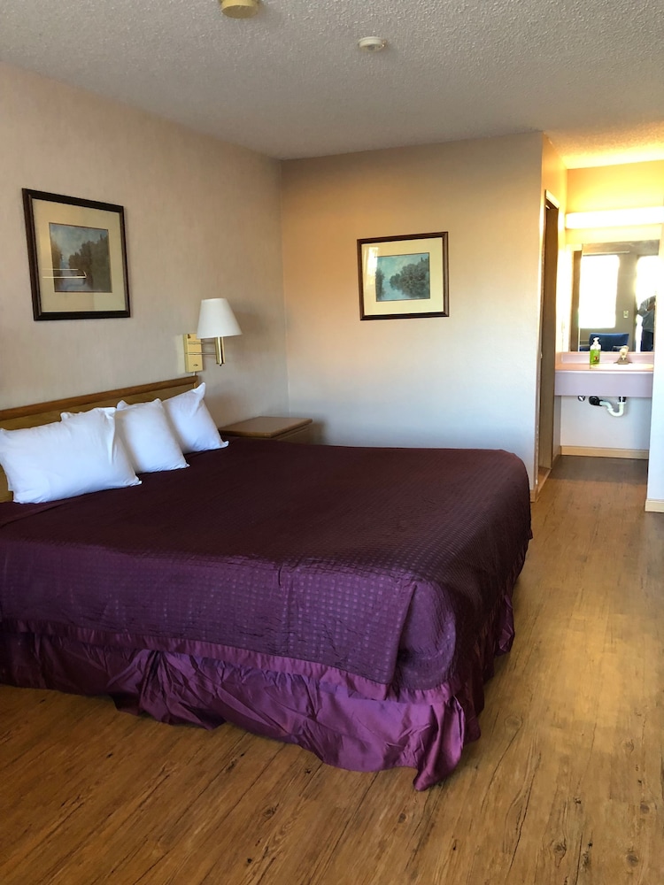 Sumner Motor Inn 41/55