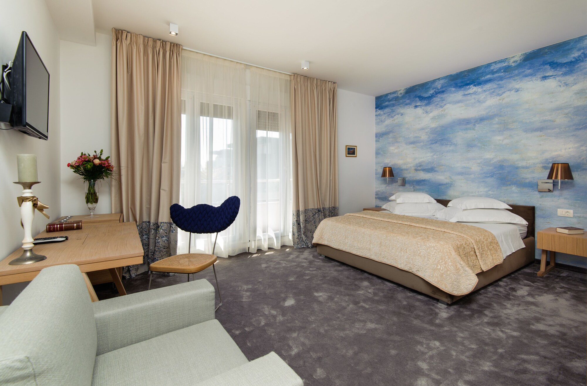 DELUXE, DOUBLE BED