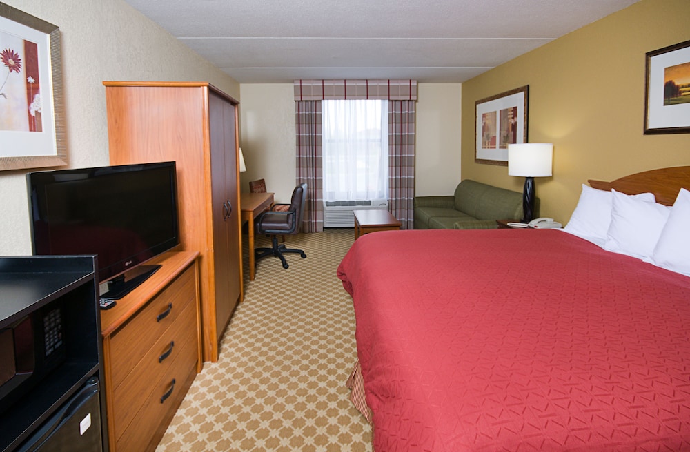 Quality Inn and Suites Saginaw, MI 17/47