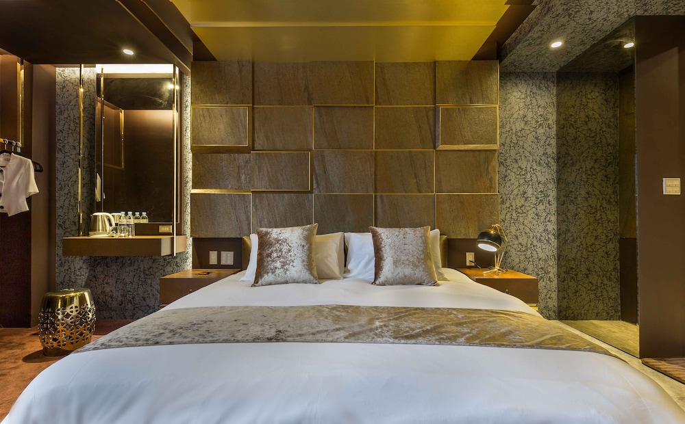 Style, Queen Bed