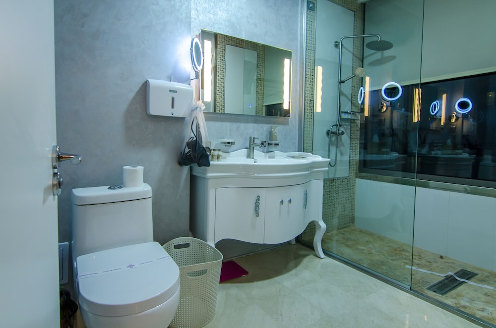Phoenicia Royal 47/50
