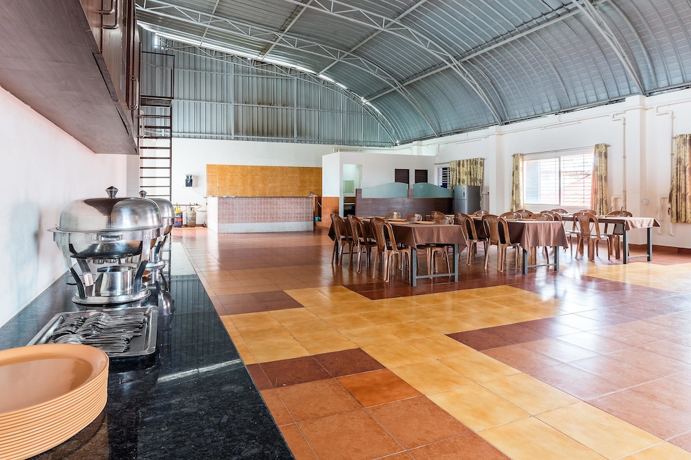 Treebo Pappilon Palace Mangalore 25/38