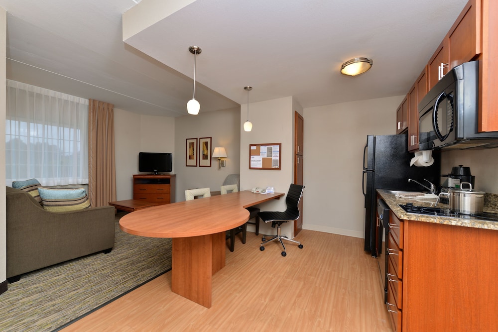 CANDLEWOOD SUITES BLUFFTON - HILTON HEAD 53/73