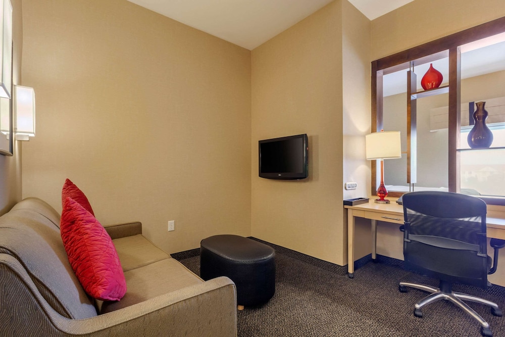 Cambria Hotel Denver International Airport 32/63