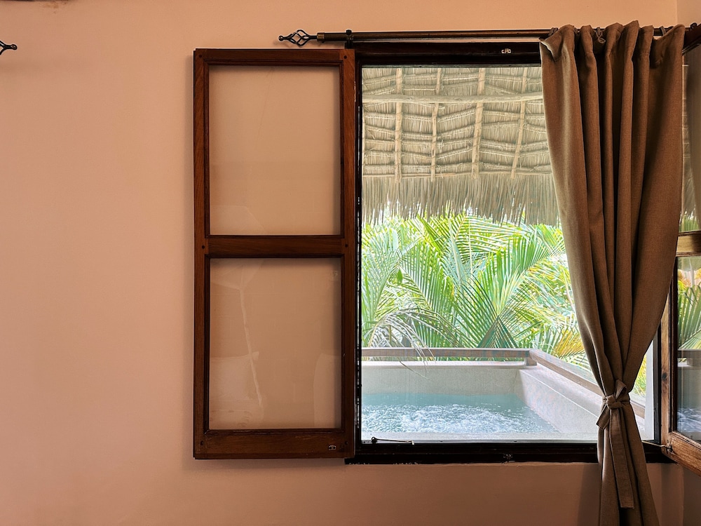 Aluna Beach Lodge 20/50