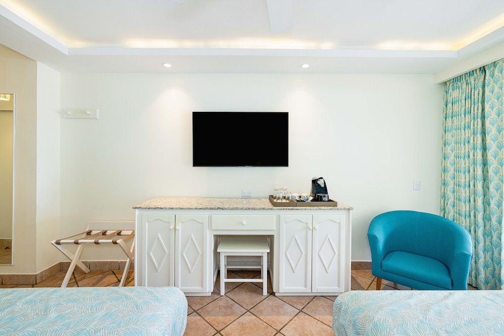 Tamarindo Diria Beach Resort 55/63
