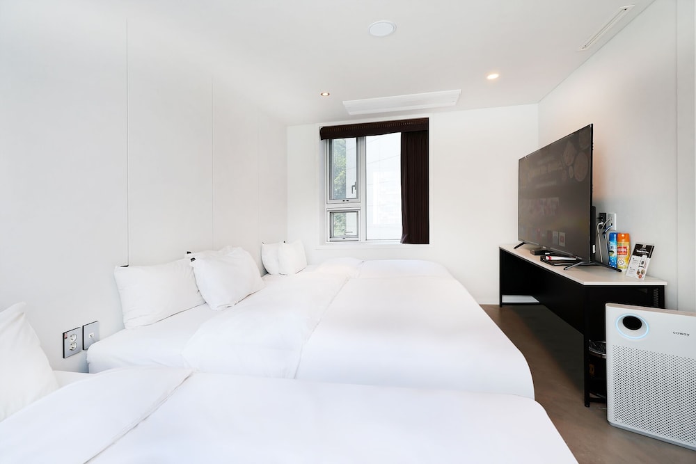 CS Avenue Hotel 12/75