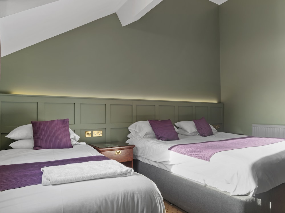 Plus, Family, 1 Double and 1 Single Bed