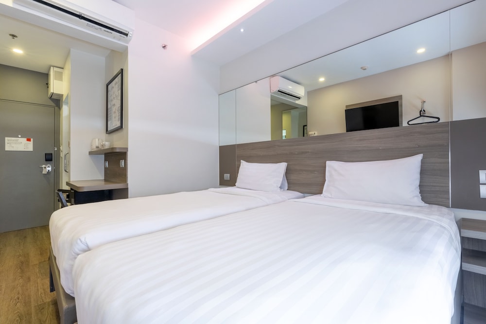 Easy Planet Bangkok Surawong 38/66