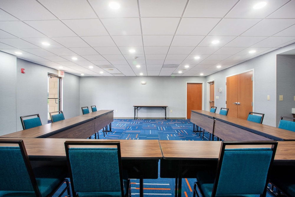 Hampton Inn Elkins 36/44