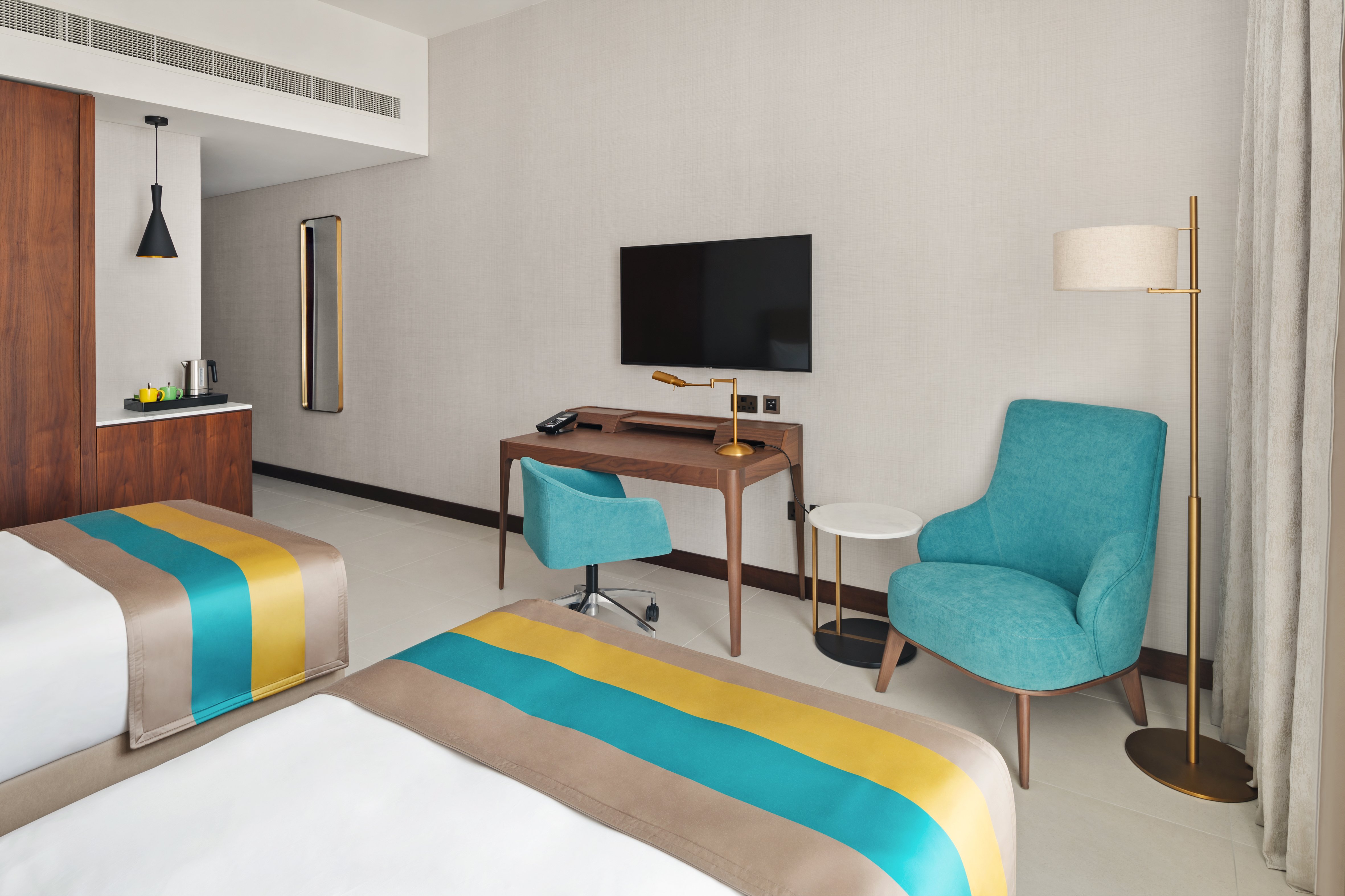 Holiday Inn Dubai Al Maktoum Airport 26/82