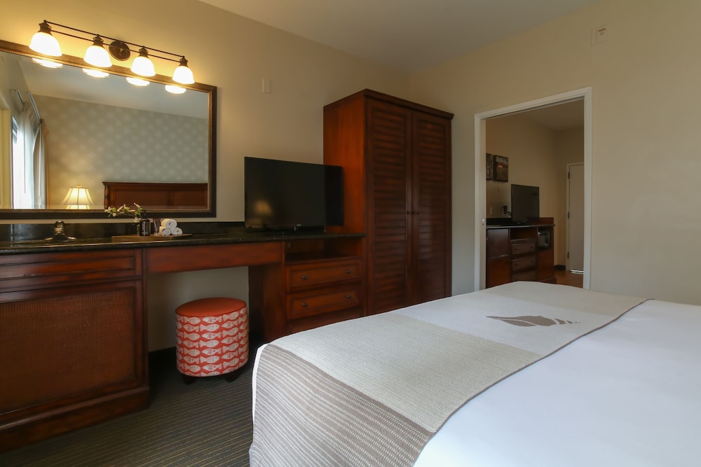 Oxford Suites Pismo Beach 7/35