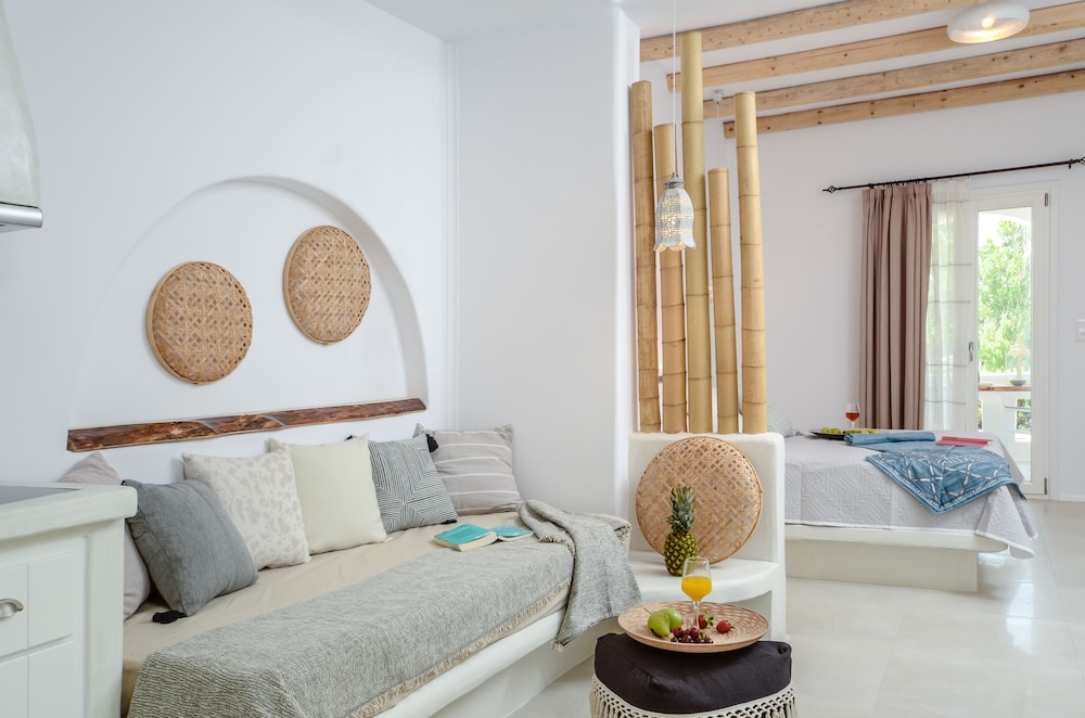 Naxos Nature Suites 6/39