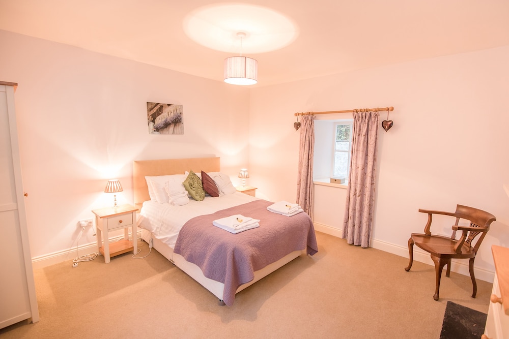 Cottage, Queen and Twin Beds