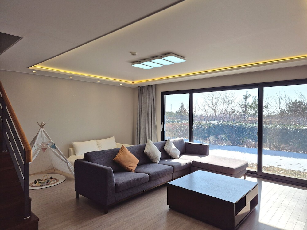 Kylin Villa Resort 37/59