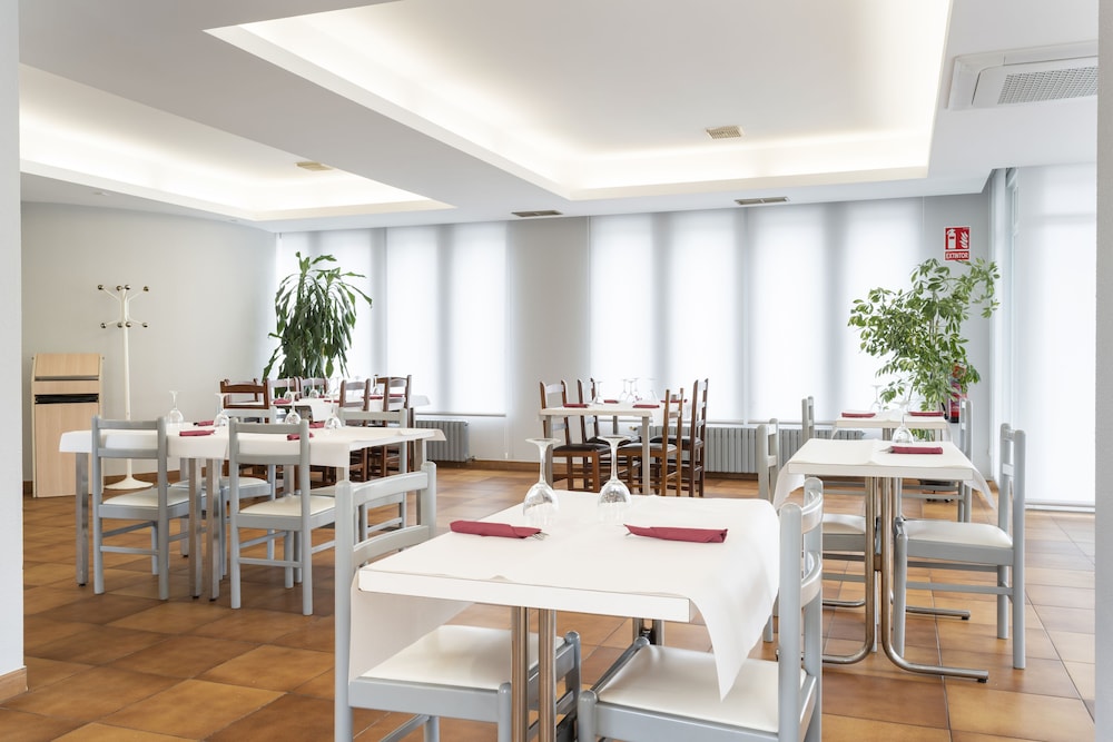 Hotel Costa Atlantica 33/49