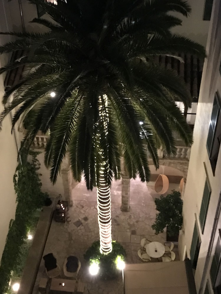 Petit Palace Hotel Tres 65/70