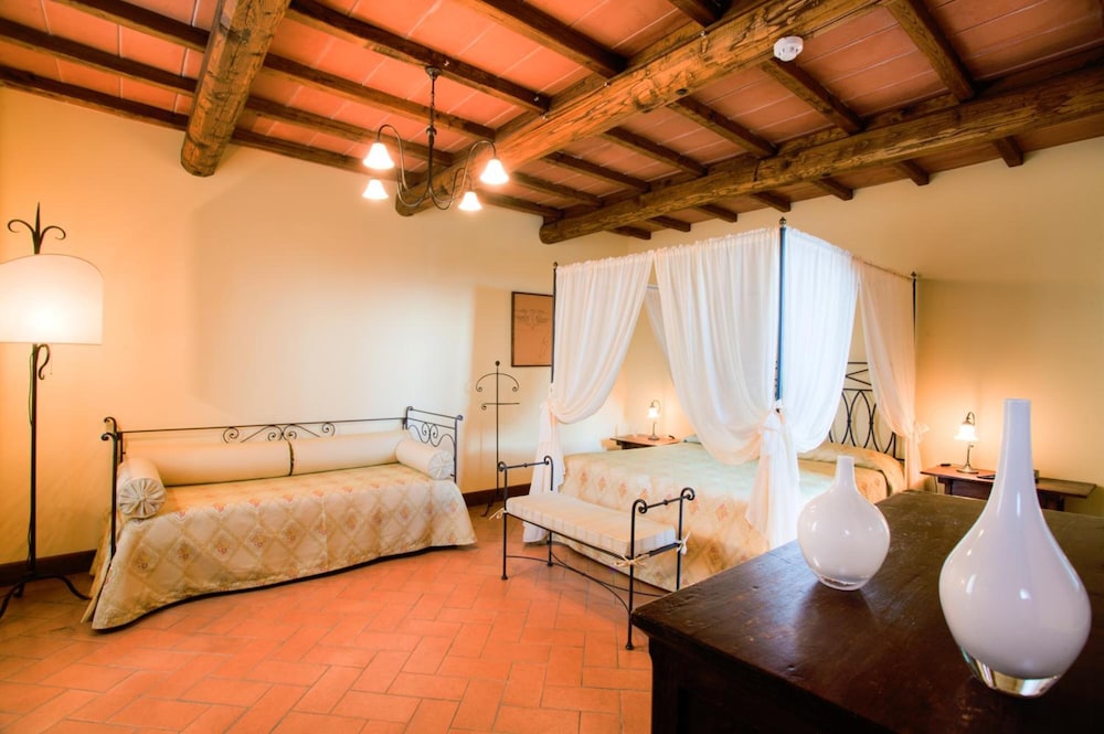 LOCANDA POGGIOLEONE 48/71