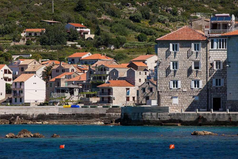 Mira Seafront Guesthouse 28/46