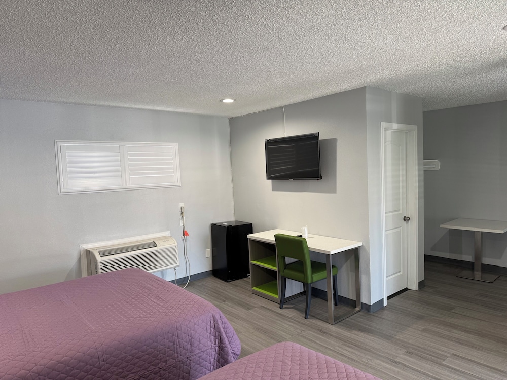 Hi-Way Host Motel 24/56