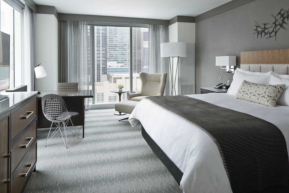Loews Chicago 24/82