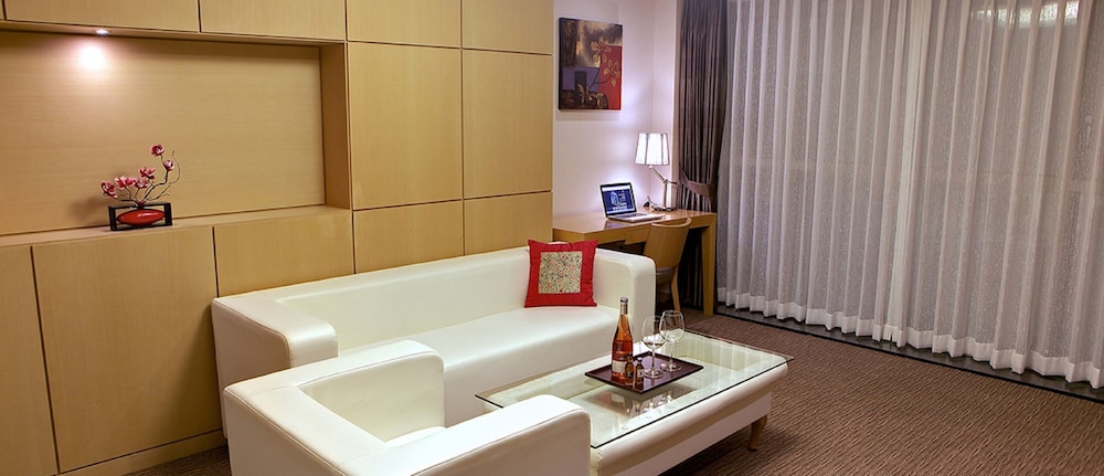 The Class 300 Hotel and Condominium 36/36
