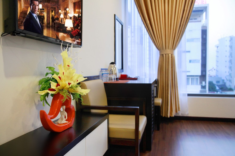 May Hotel 25/30