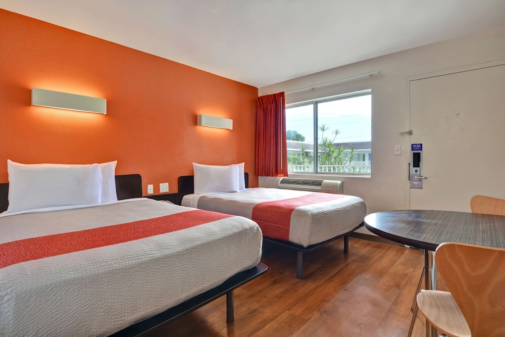 Motel6 Dania Beach, FL 21/59