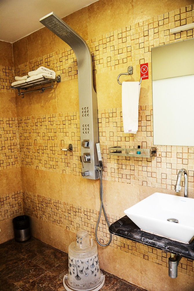 Hotel Elite Continental - Airport Road Andheri 30/32