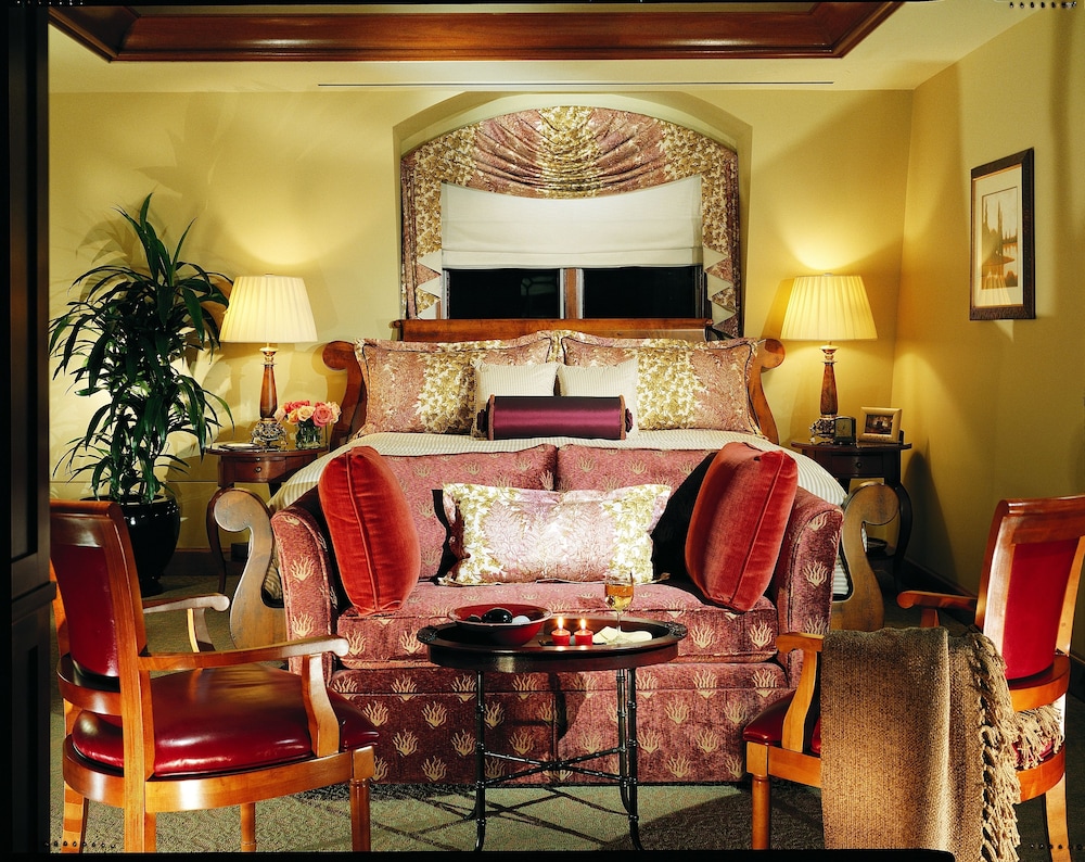 The Rose Hotel 39/53