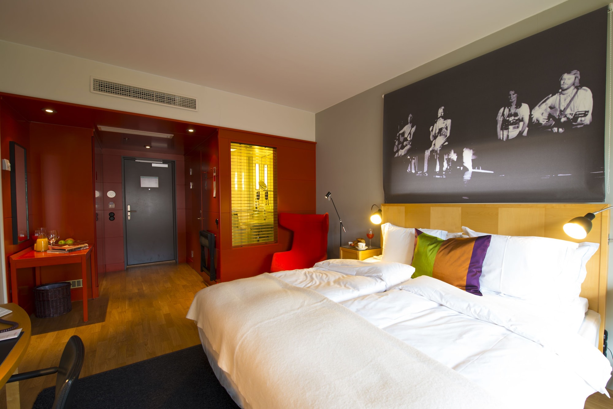 SUPERIOR, DOUBLE OR TWIN BED