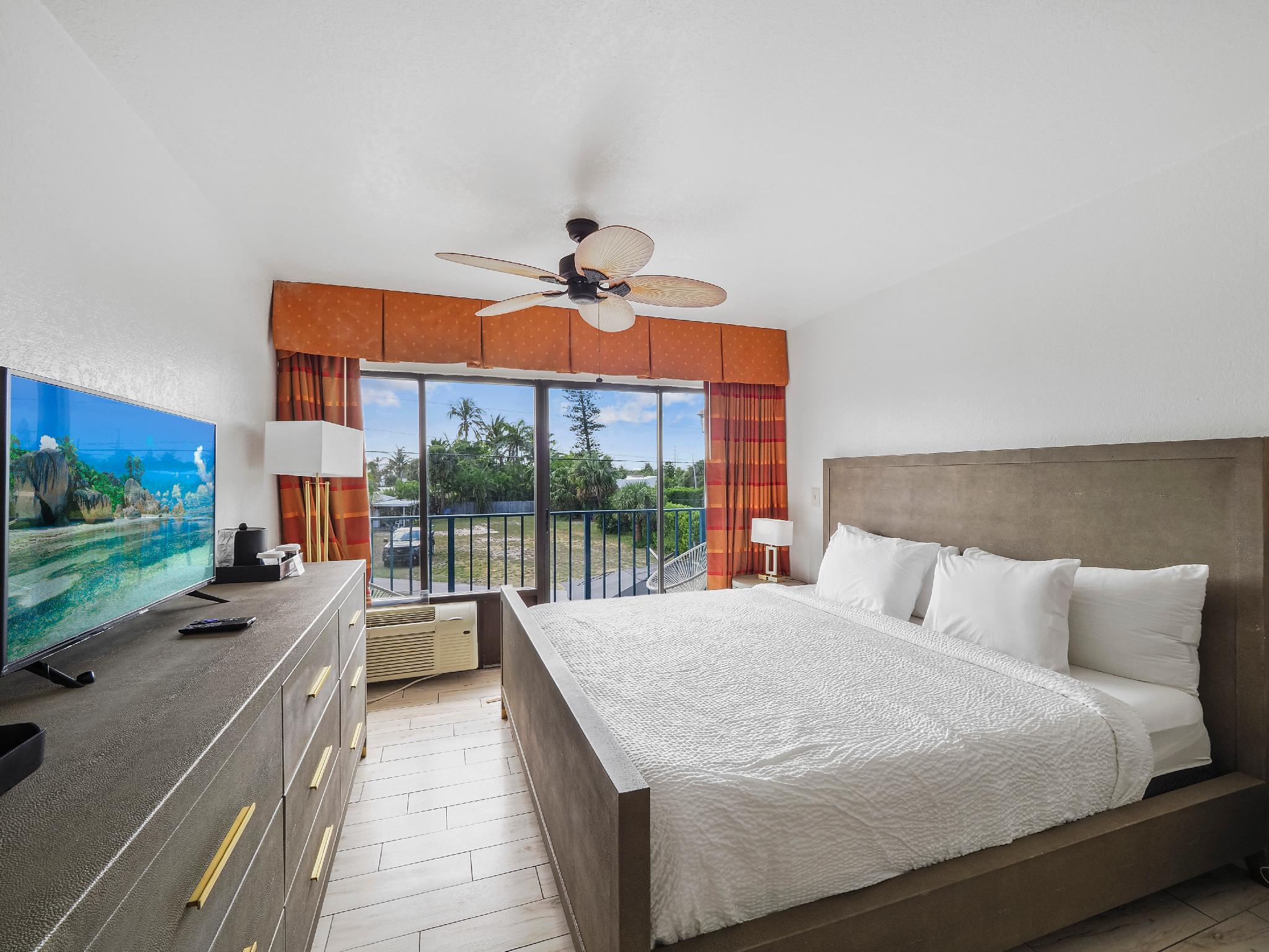Sunset, King Bed