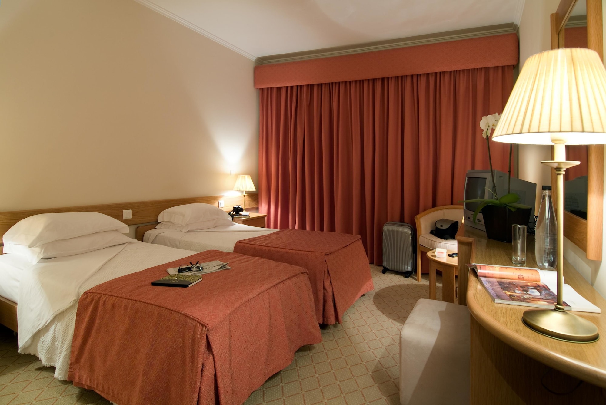 ROOM, SINGLE