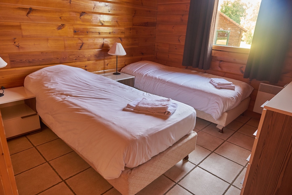 Room at DOMAINE DU GRAND BOIS, Gimouille