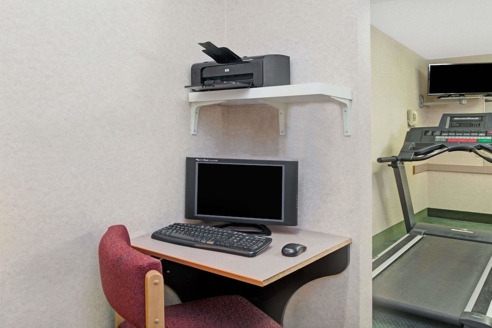 Red Lion Inn & Suites Elk Grove Village, IL 30/42
